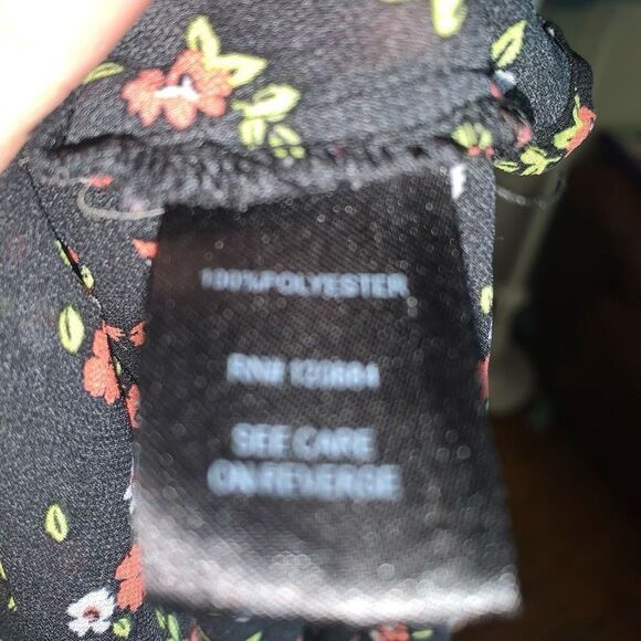 Torrid red & white flower black semi sheer 0/1x kimono - Picture 4 of 4